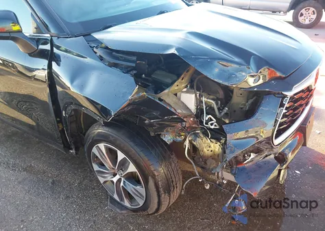 2022 Toyota Highlander Xle z USA, uszkodzony, nr VIN 5TDHZRBH2NS247718